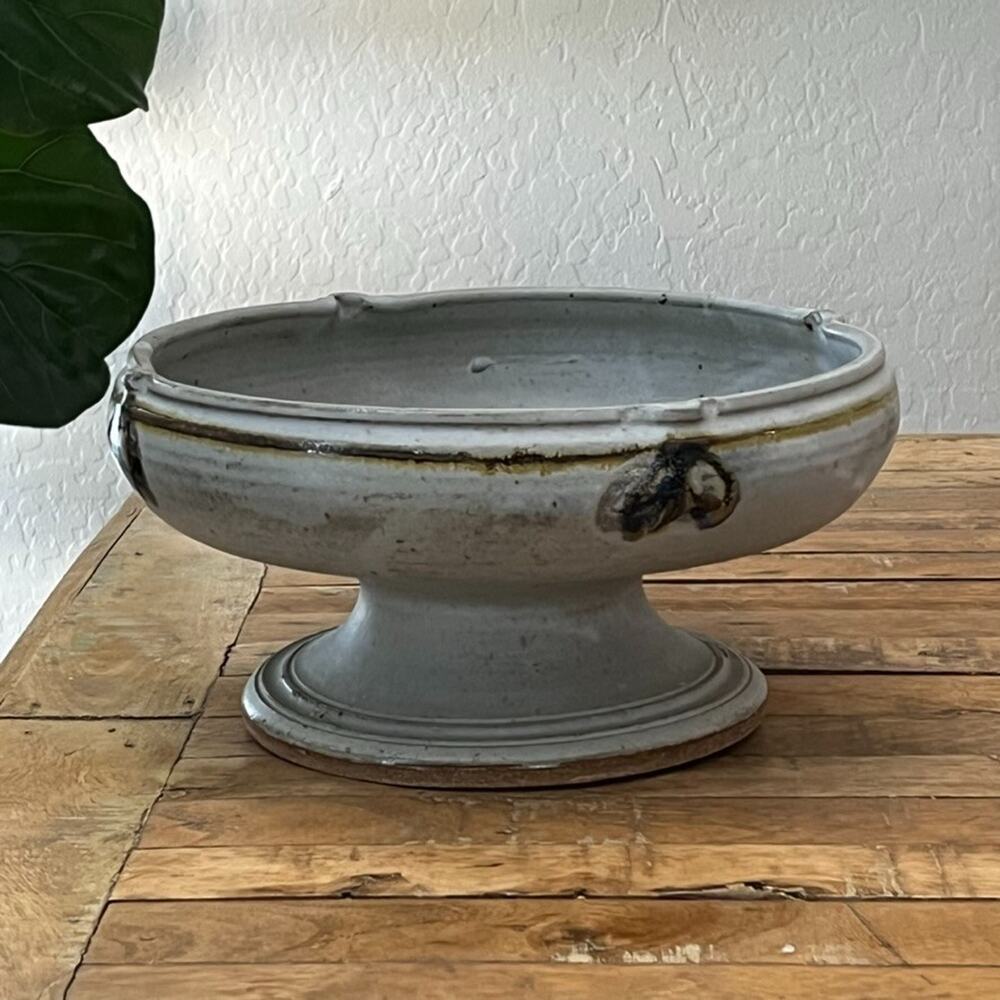 Art Studio Pottery Footed Centerpiece Bowl 5.5" Gray Speckled Signed Stoneware - Picture 9 of 15